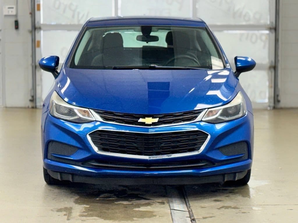 Used 2017 Chevrolet Cruze LT with VIN 3G1BE6SM6HS556095 for sale in Frankfort, KY