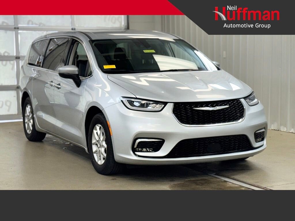 Used 2023 Chrysler Pacifica Touring L Van Passenger Van