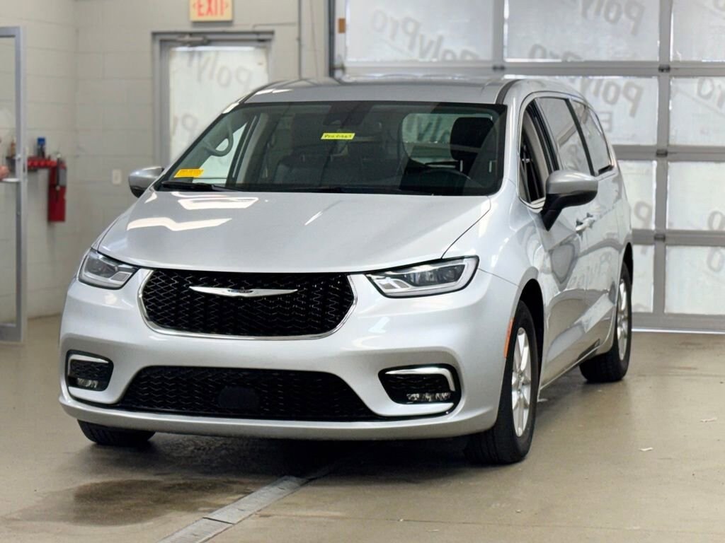 Used 2023 Chrysler Pacifica Touring L Van Passenger Van