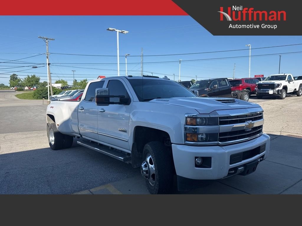 2019 Chevrolet Silverado HD High Country 4WD Crew Cab Long Box DRW's photo