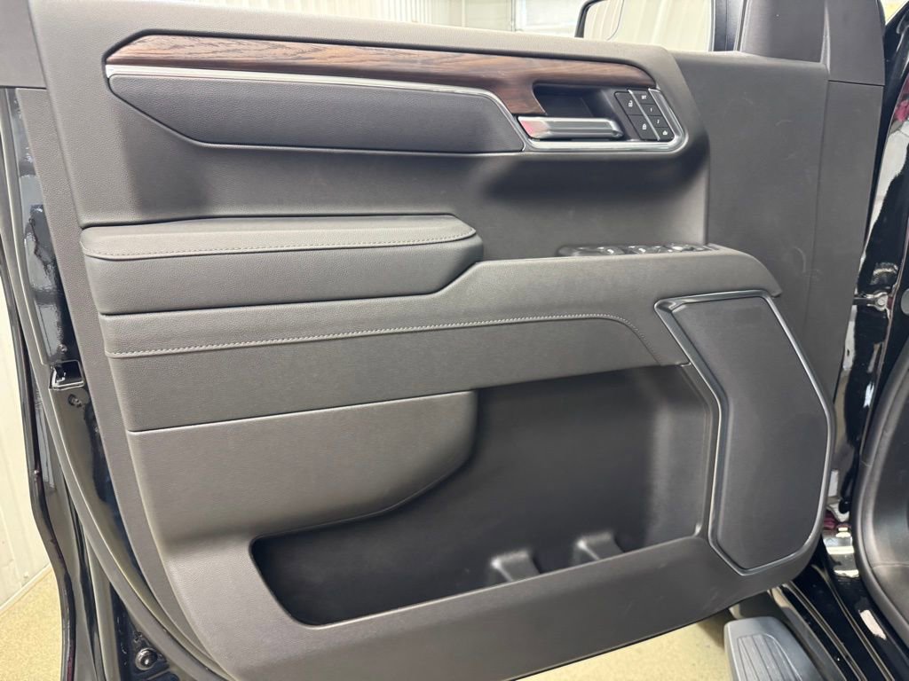 2026 GMC Sierra 1500 SLT - Photo 9