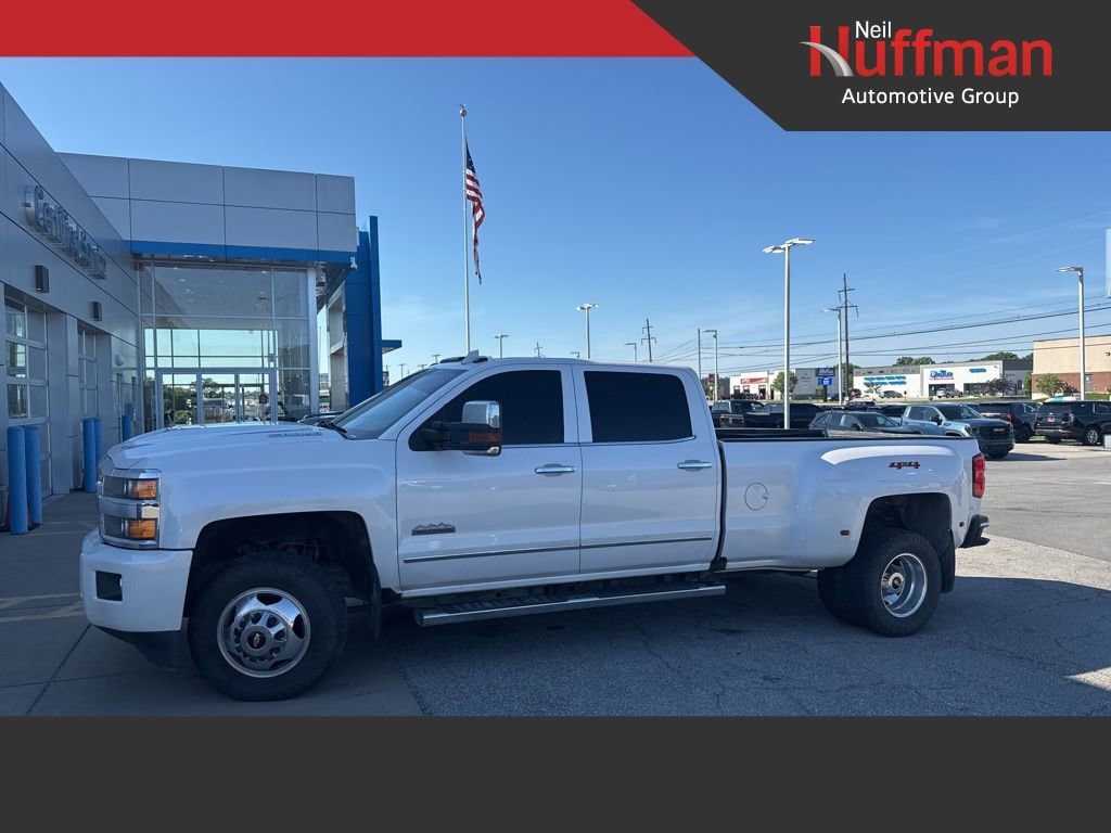 2019 Chevrolet Silverado HD High Country 4WD Crew Cab Long Box DRW's photo