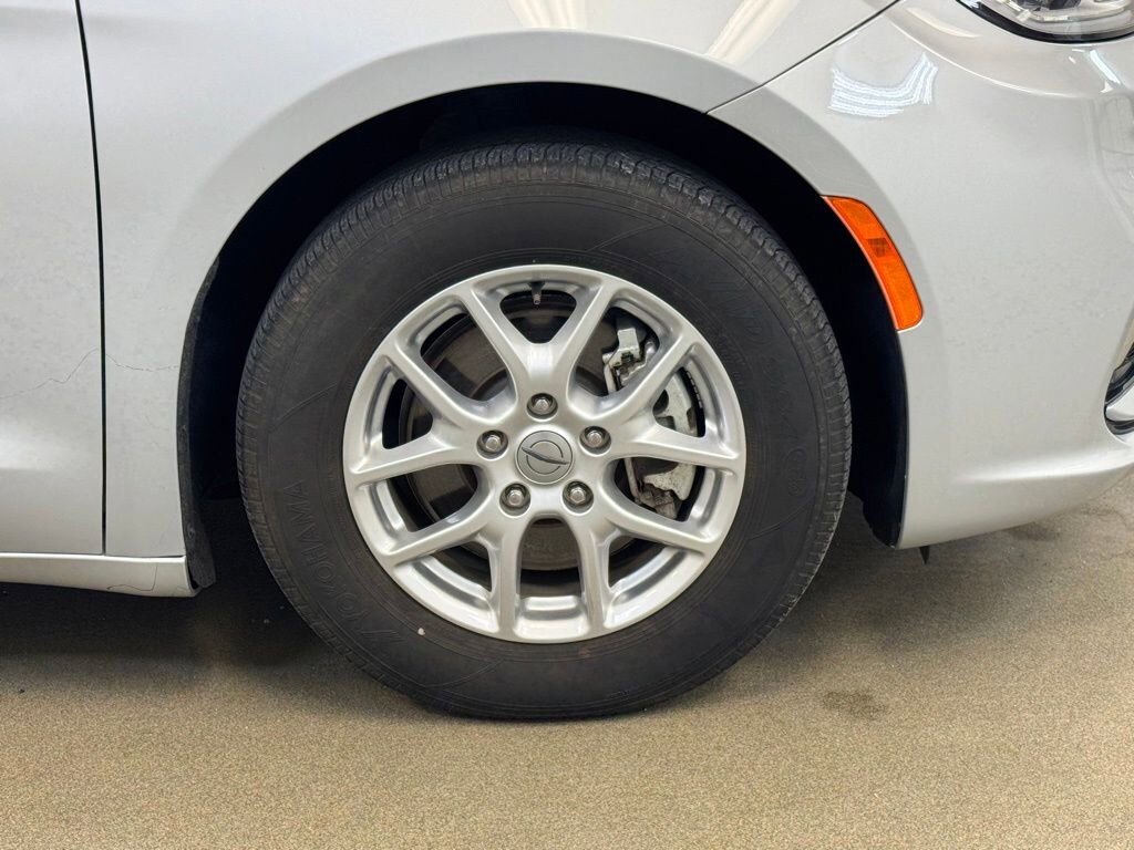 Used 2023 Chrysler Pacifica Touring L Van Passenger Van