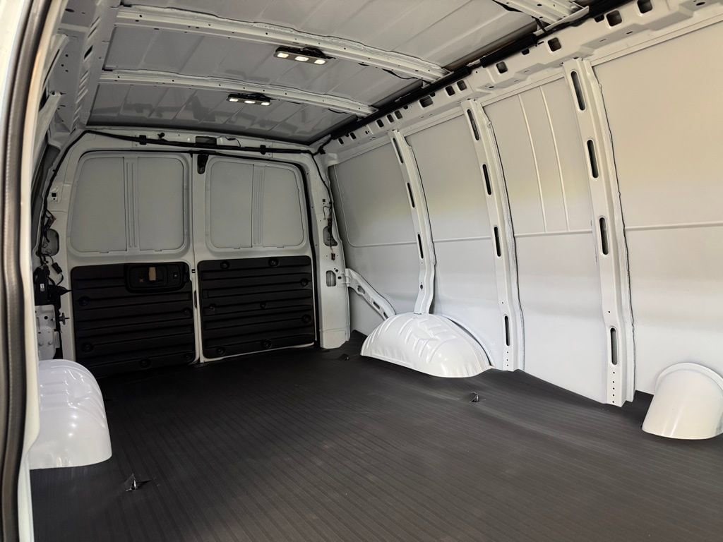 2026 GMC Savana Cargo Work Van - Photo 18