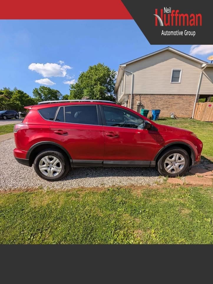 2016 Toyota RAV4 LE's photo