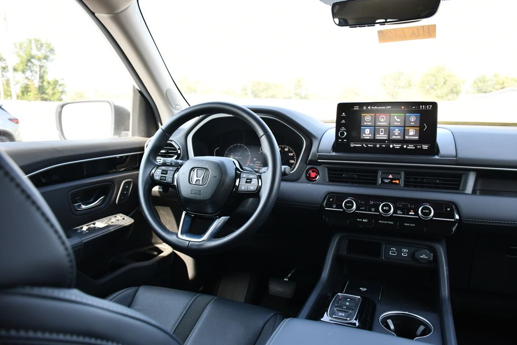 2025 Honda Pilot Touring - Photo 25