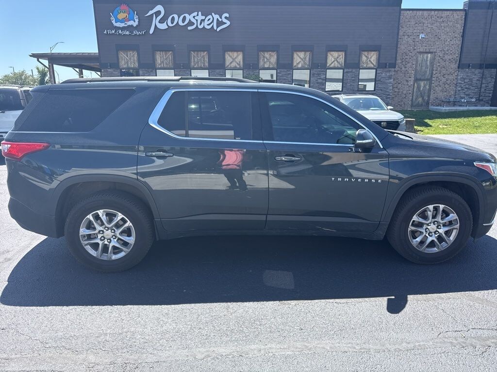 Used 2021 Chevrolet Traverse LT SUV