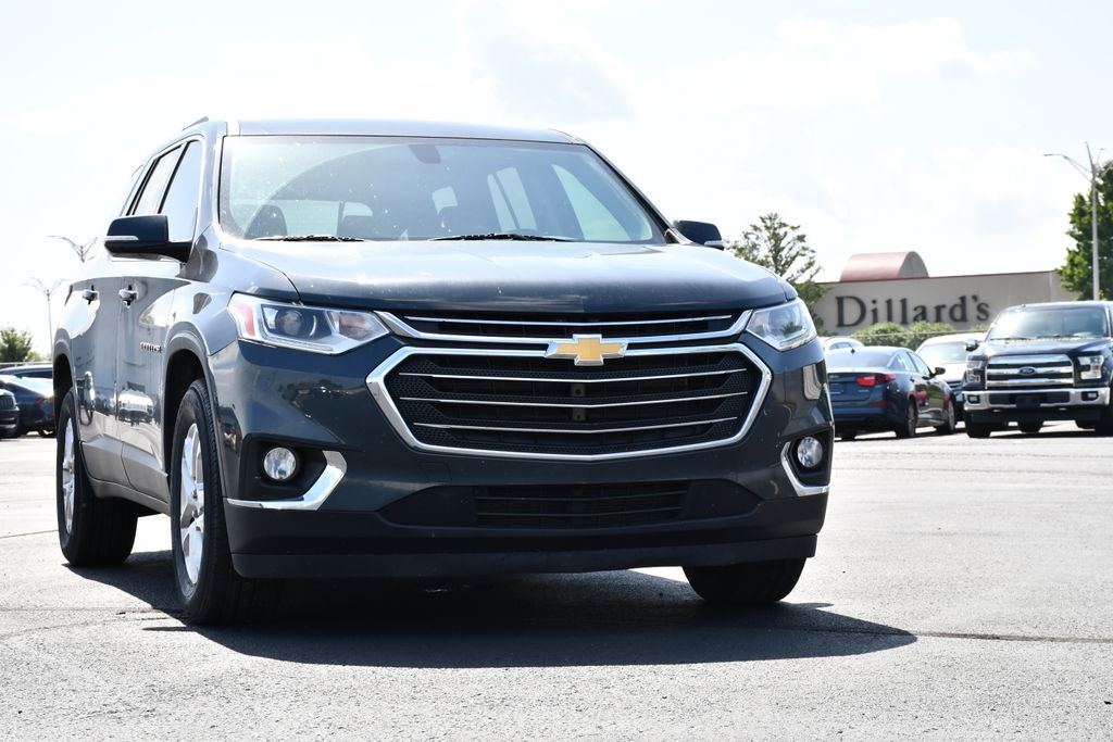 Used 2018 Chevrolet Traverse 1LT with VIN 1GNEVGKW3JJ168445 for sale in Clarksville, IN
