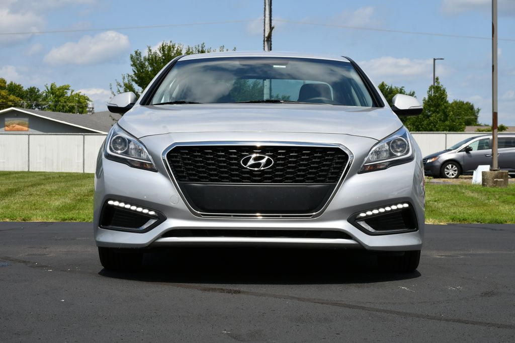 Used 2016 Hyundai Sonata Hybrid Base with VIN KMHE24L15GA026556 for sale in Clarksville, IN
