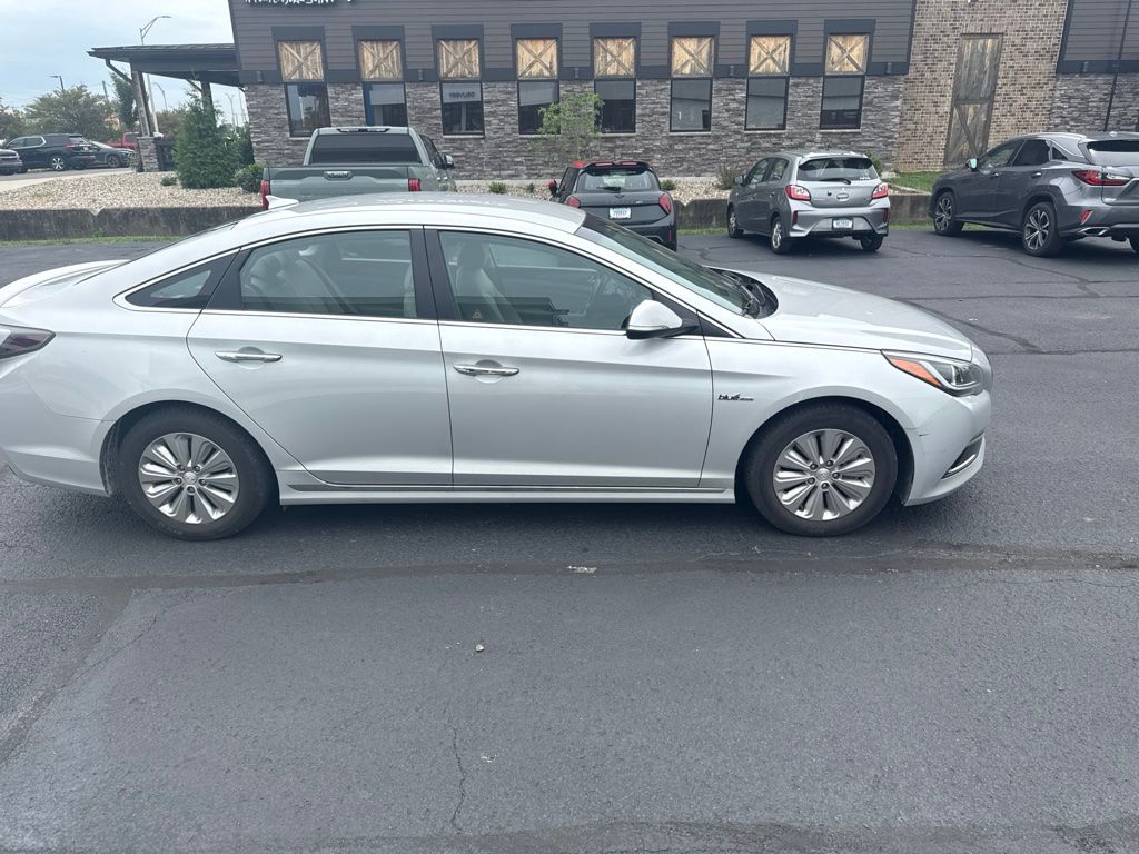 Used 2016 Hyundai Sonata Hybrid Base with VIN KMHE24L15GA026556 for sale in Clarksville, IN