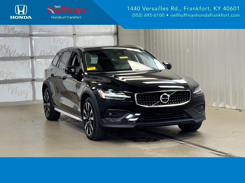 2025 Volvo V60 Cross Country B5 Ultra AWD's photo
