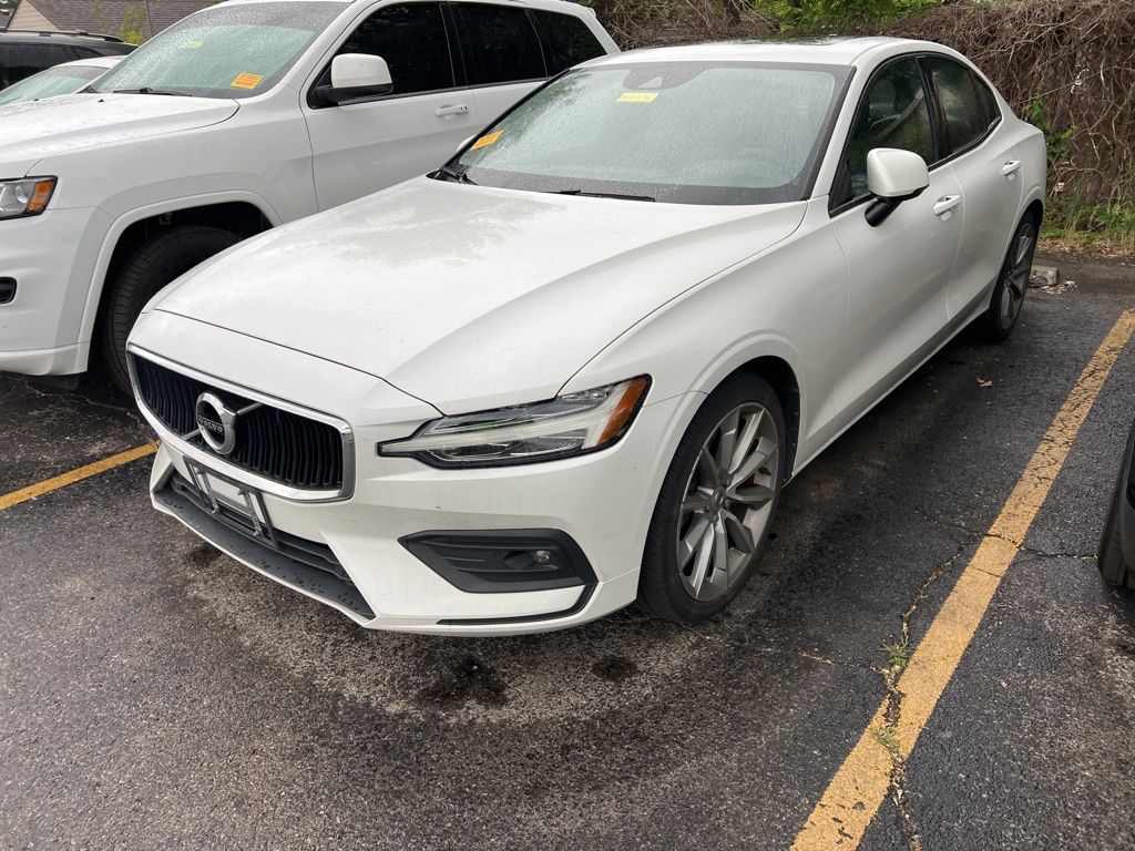 2021 Volvo S60 T6 Momentum AWD's photo