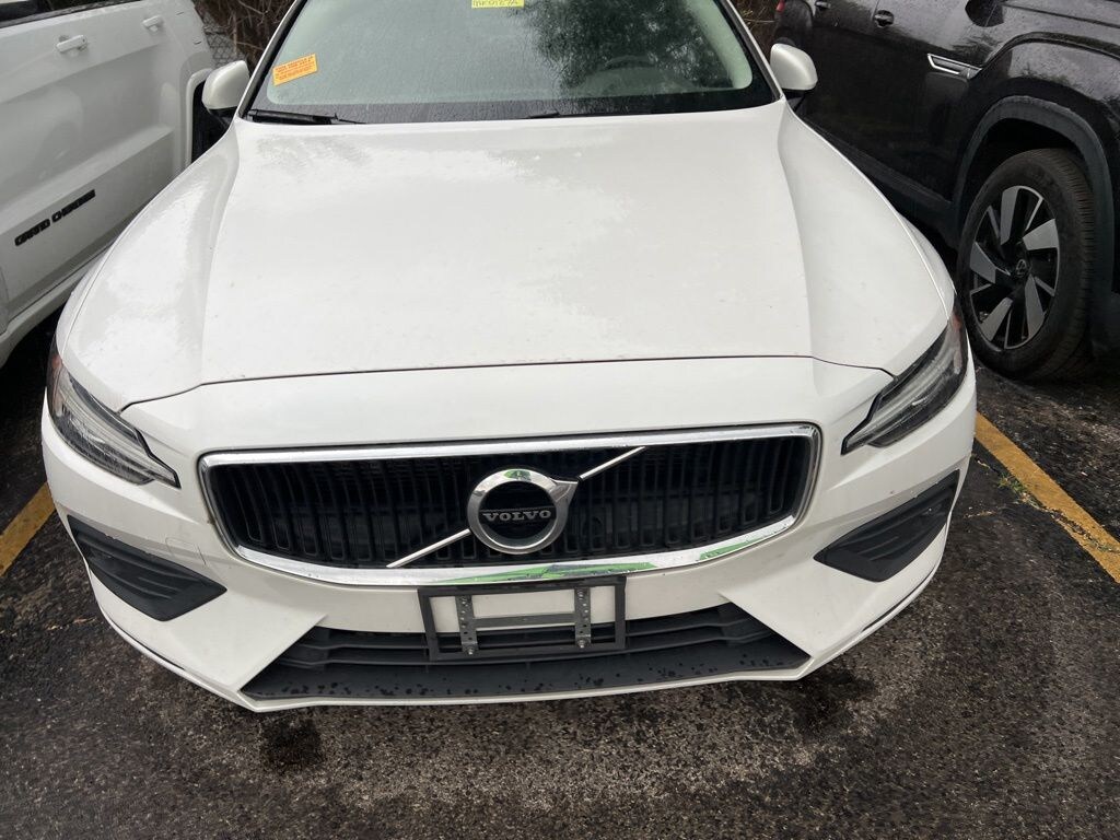 Used 2021 Volvo S60 T6 Momentum Sedan