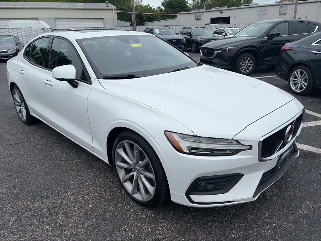 2021 Volvo S60 T6 Momentum AWD's photo