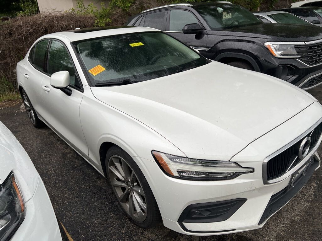 Used 2021 Volvo S60 T6 Momentum Sedan