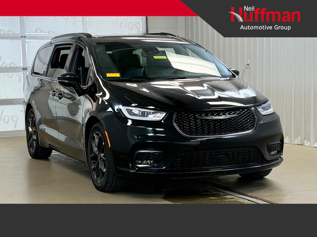 2025 Chrysler Pacifica Limited's photo
