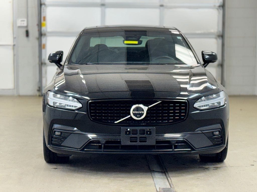 Used 2022 Volvo S90 B6 R-Design Sedan