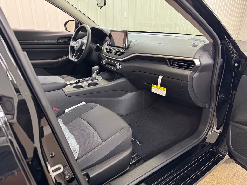 2025 Nissan Altima S - Photo 23