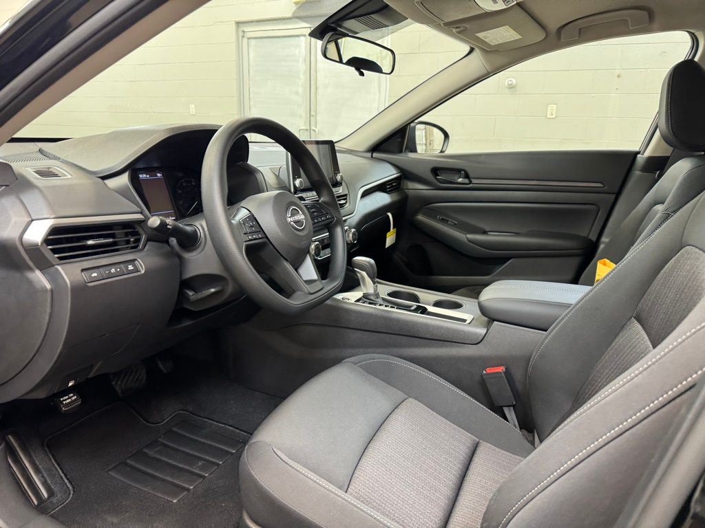 2025 Nissan Altima S - Photo 12