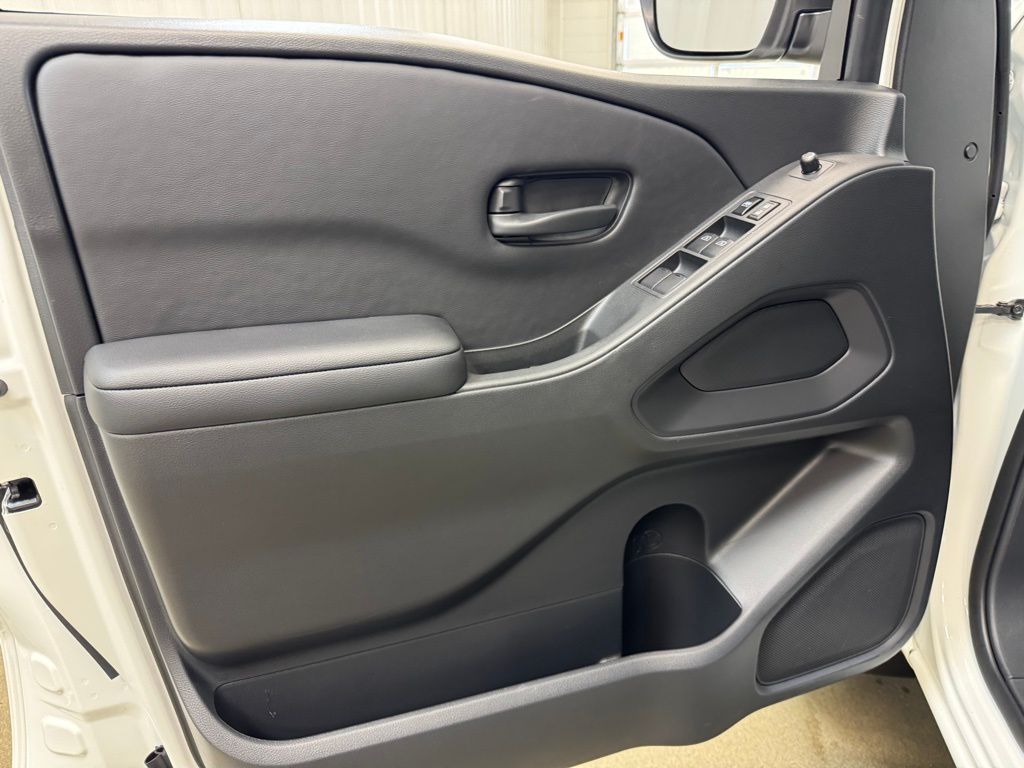 2026 Nissan Frontier SV - Photo 9