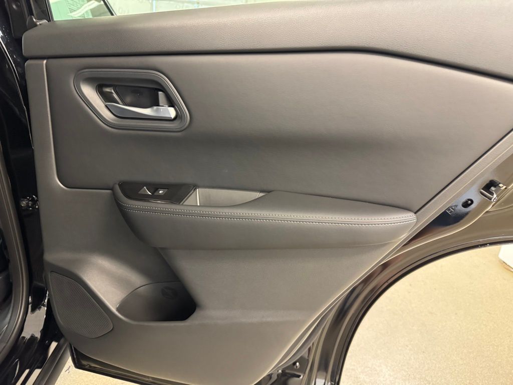 2026 Nissan Rogue SV - Photo 25