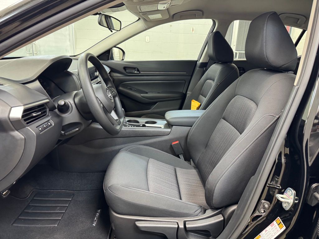 2025 Nissan Altima S - Photo 11