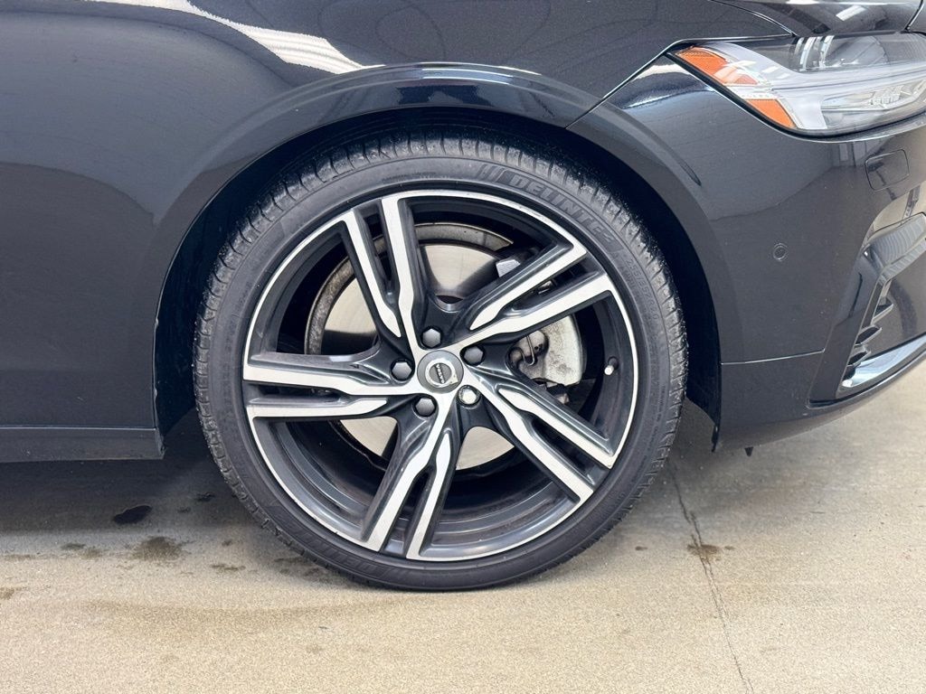 Used 2022 Volvo S90 B6 R-Design Sedan