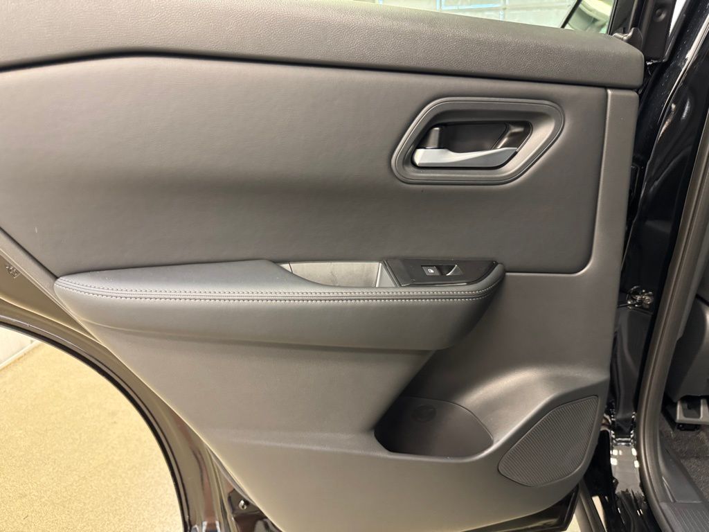 2026 Nissan Rogue SV - Photo 14