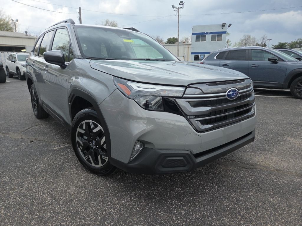 2025 Subaru Forester Premium's photo