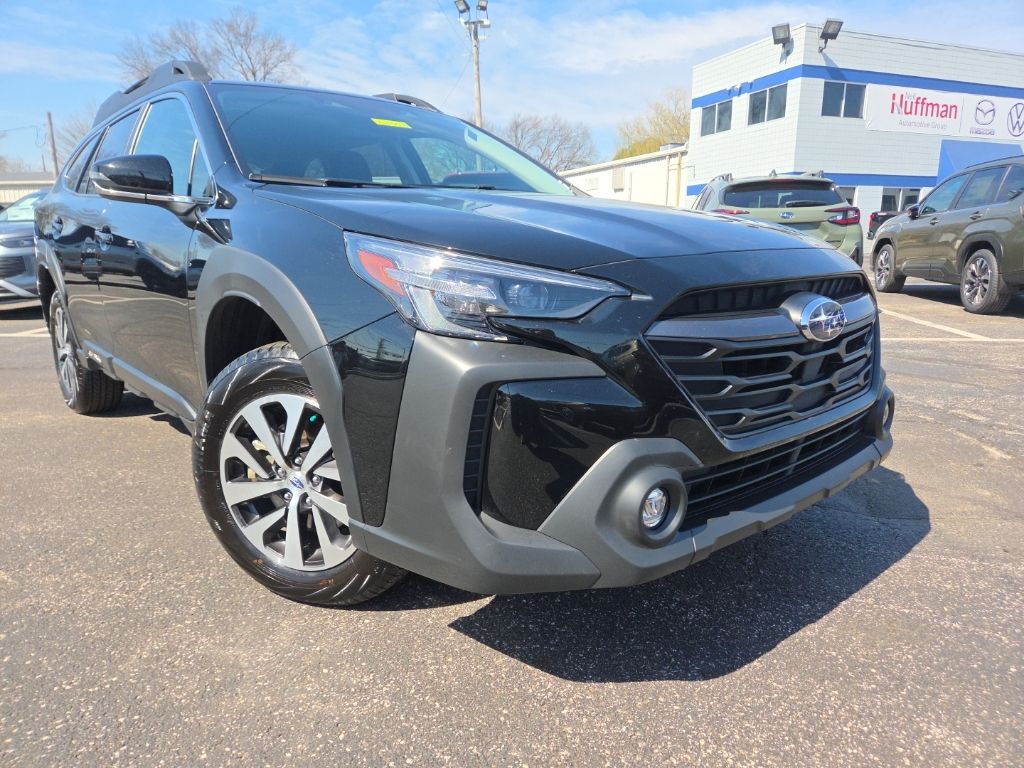 2025 Subaru Outback Premium's photo