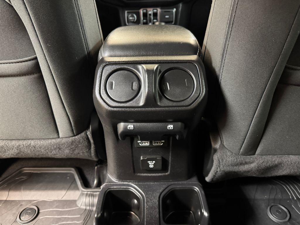 2021 Jeep Wrangler Unlimited Sahara - Photo 17