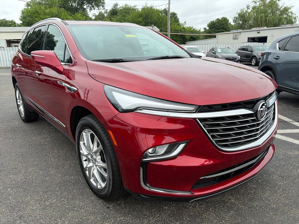 2023 Buick Enclave Essence's photo