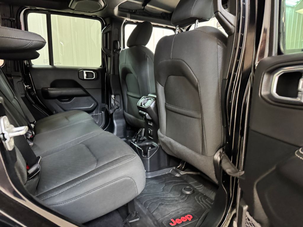 2021 Jeep Wrangler Unlimited Sahara - Photo 24