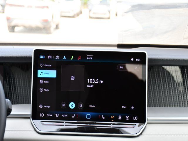 2025 Volkswagen Tiguan SE - Photo 23