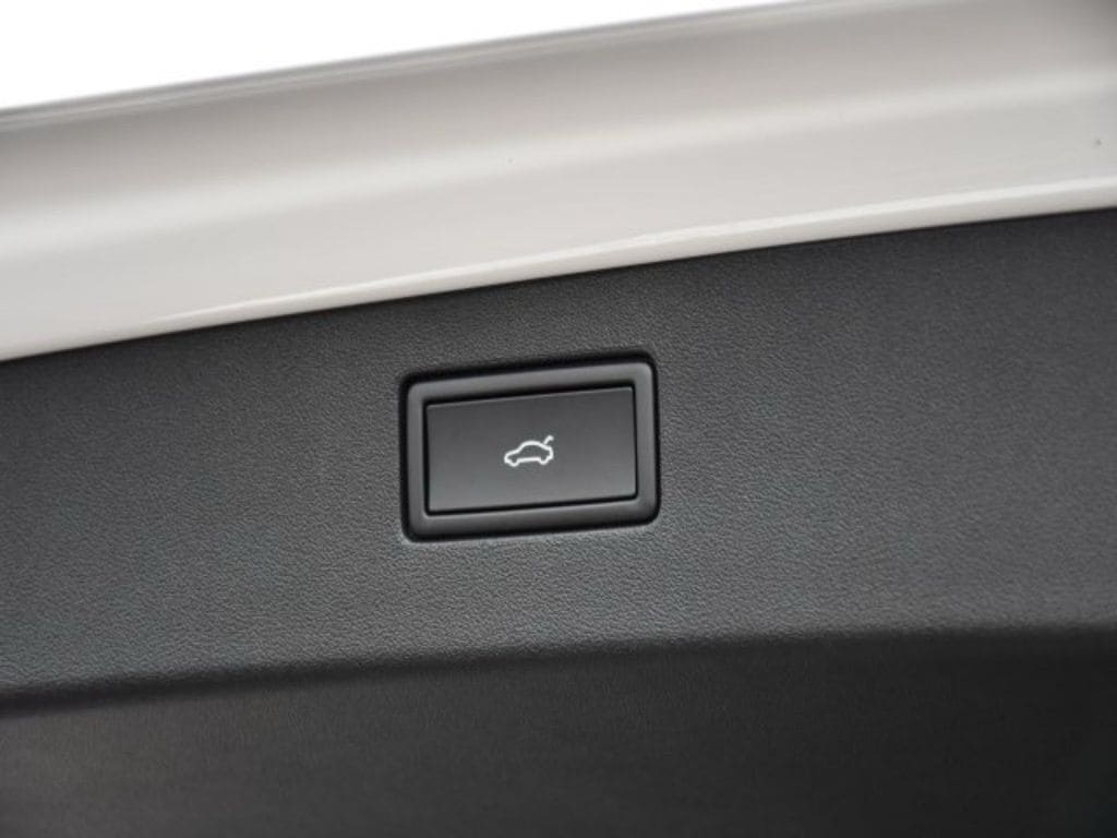 2025 Volkswagen Tiguan SE - Photo 29