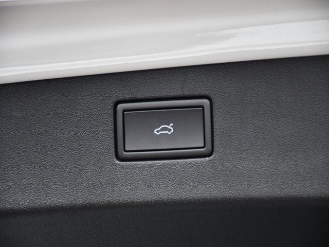 2025 Volkswagen Tiguan SE - Photo 27