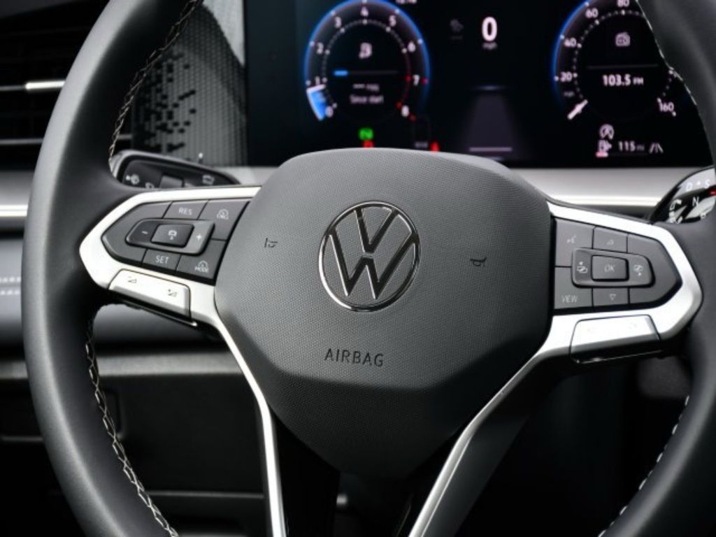 2025 Volkswagen Tiguan SE - Photo 20