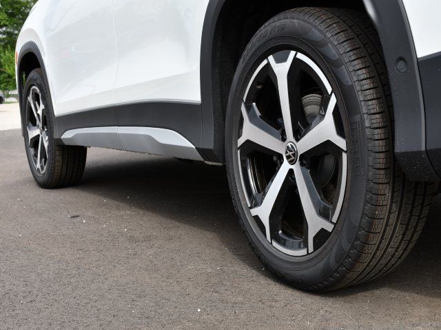 2025 Volkswagen Tiguan SE - Photo 9