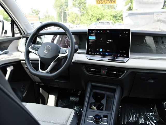2025 Volkswagen Tiguan SE - Photo 17