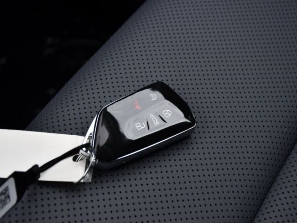 2025 Volkswagen Tiguan SE - Photo 16