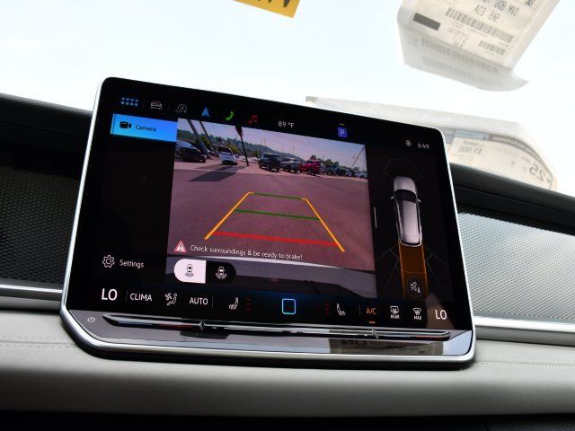 2025 Volkswagen Tiguan SE - Photo 13