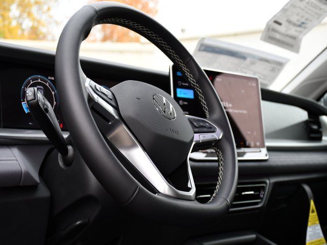 2026 Volkswagen Tiguan SE - Photo 11