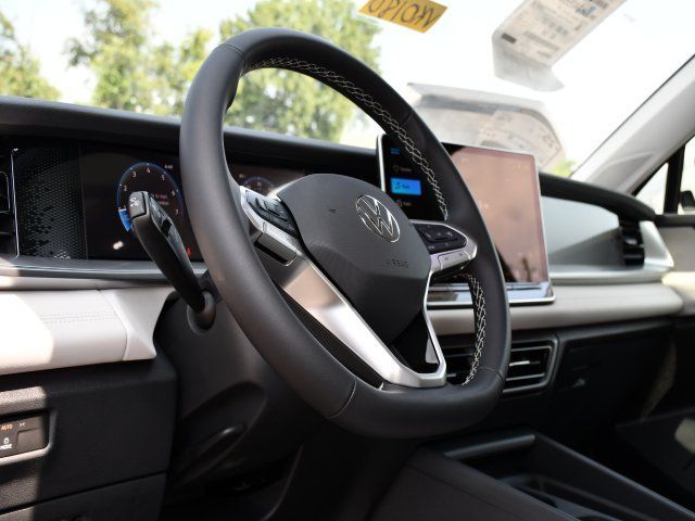 2025 Volkswagen Tiguan SE - Photo 11