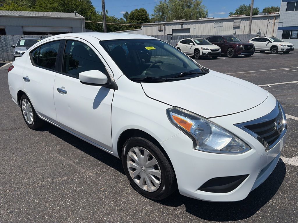 2016 Nissan Versa 1.6 SV CVT's photo