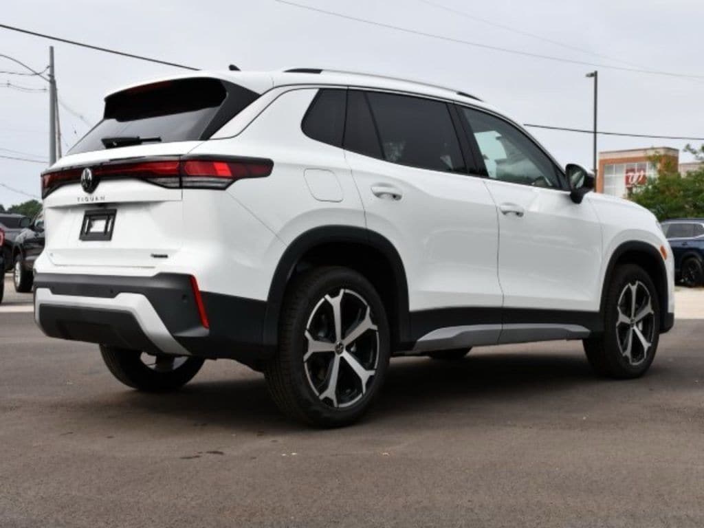 2025 Volkswagen Tiguan SE - Photo 7