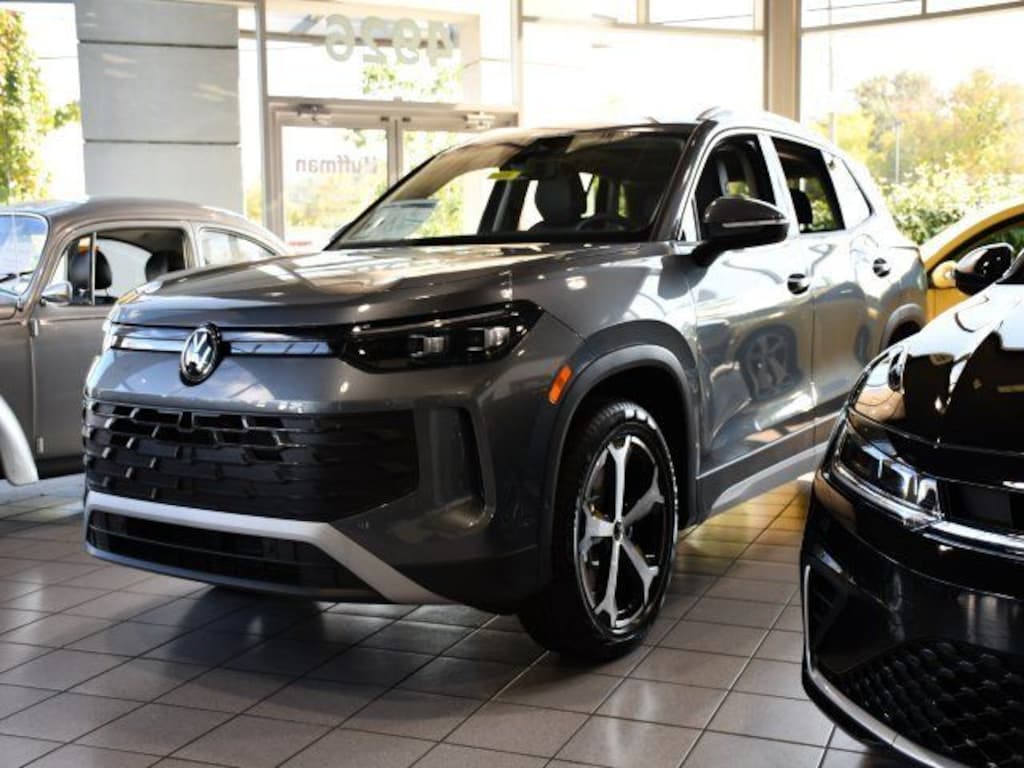 New 2026 Volkswagen Tiguan 2.0T SE SUV