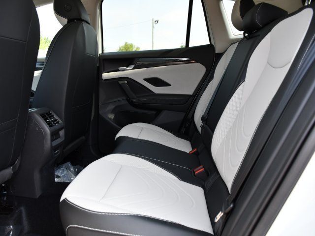 2025 Volkswagen Tiguan SE - Photo 15