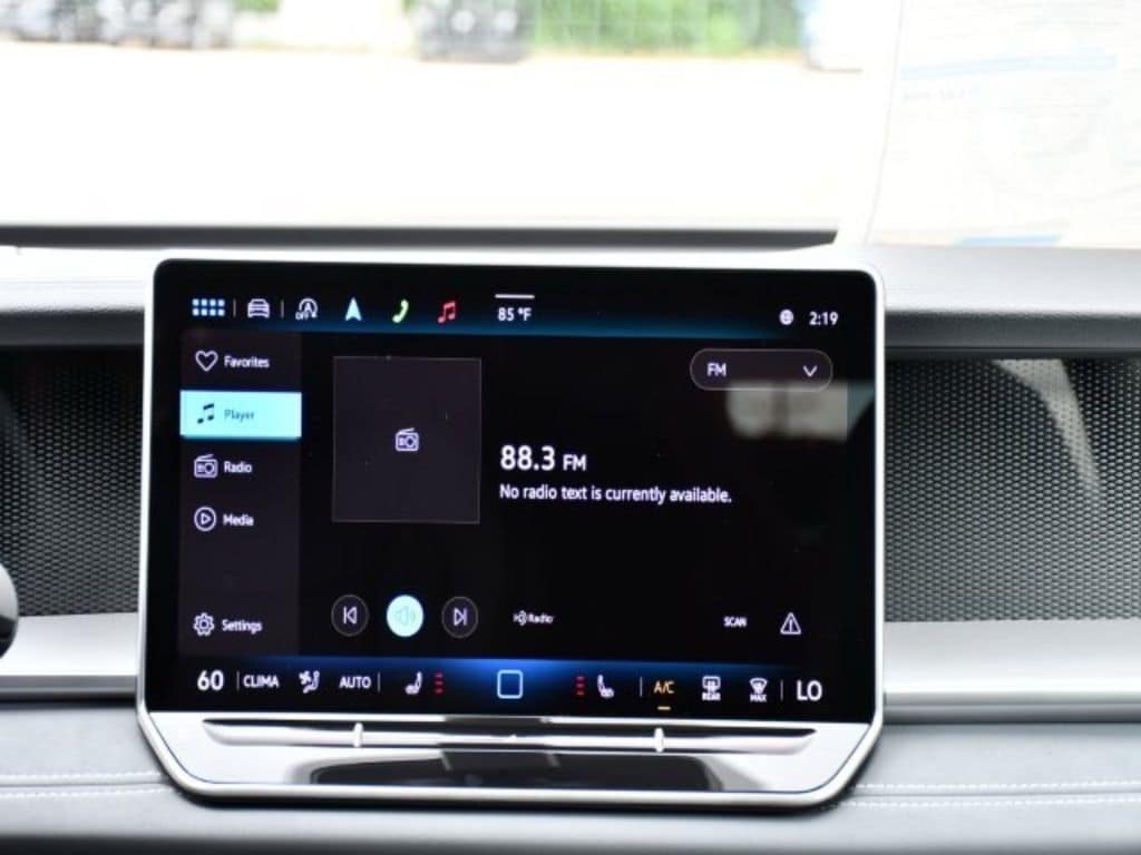 2025 Volkswagen Tiguan SE - Photo 26