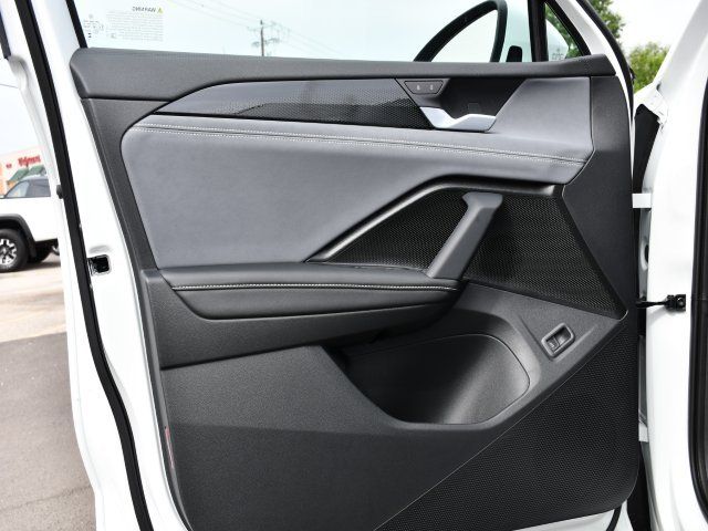 2025 Volkswagen Tiguan SE - Photo 10