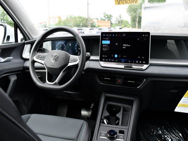 2025 Volkswagen Tiguan SE - Photo 18
